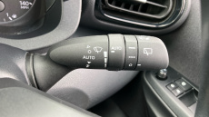 Toyota Yaris 1.5 Hybrid Icon 5dr CVT Hybrid Hatchback